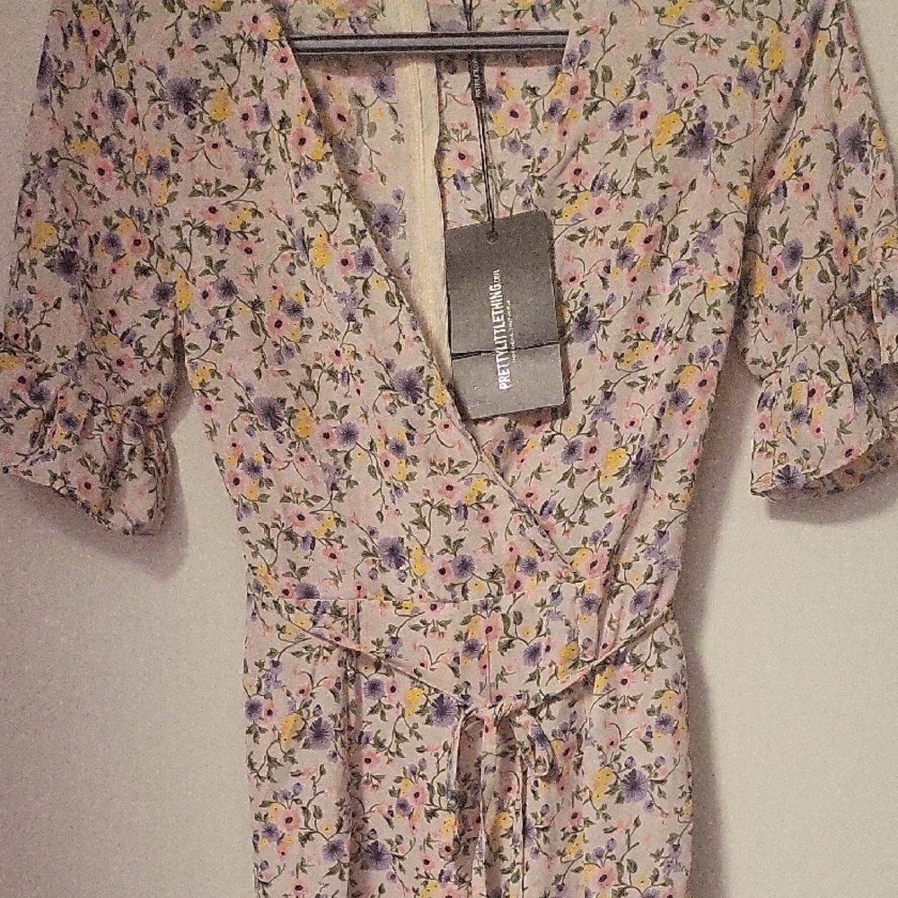 PrettyLittleThing Floral Mini Corsette Dress - Picture 2 of 5
